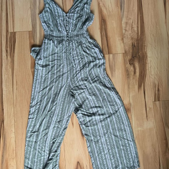 CUTE Sage Green Jumper - Picture 4 of 5